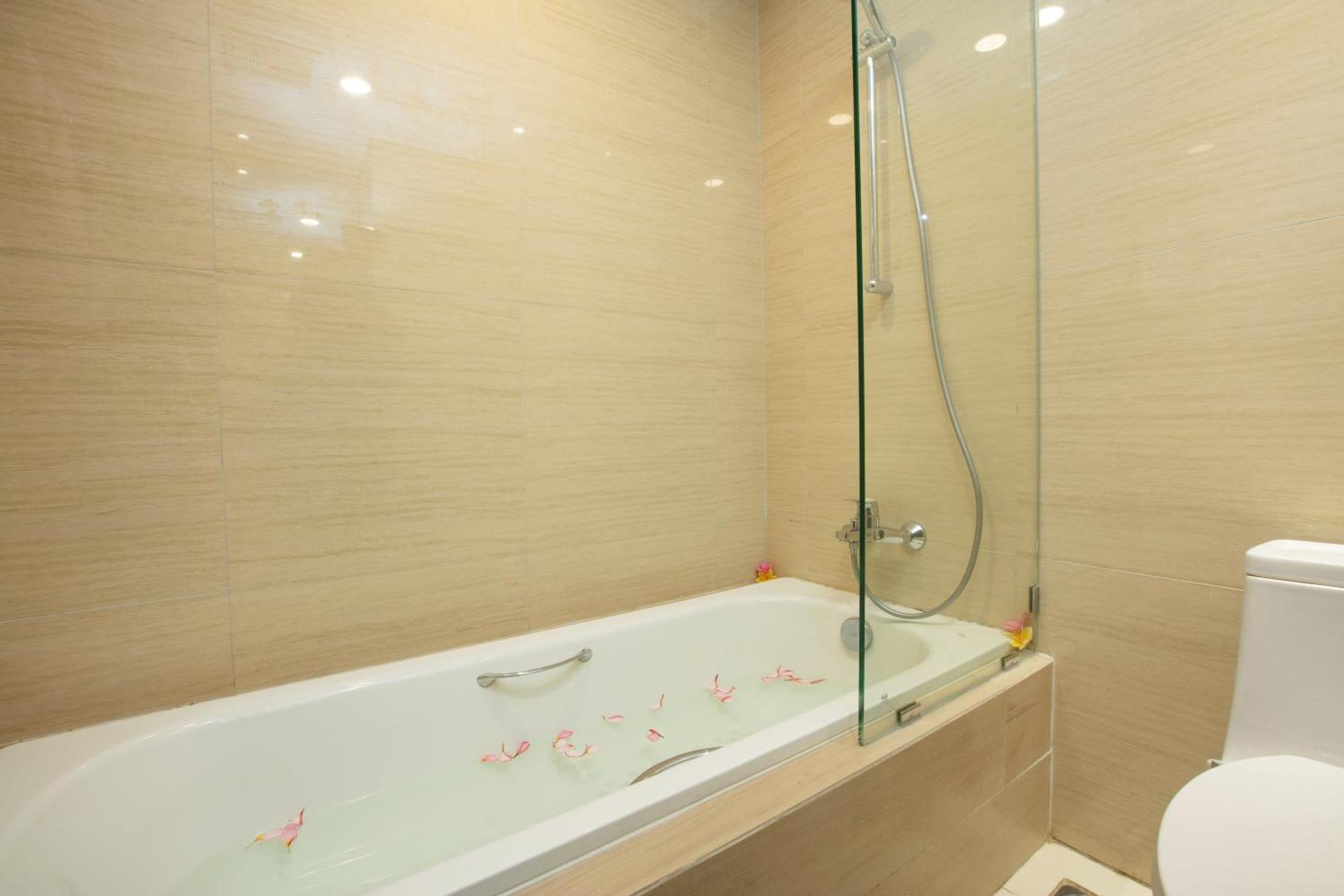 Louis Kienne Cikarang Hotel & Service Apartment Bekasi Exteriér fotografie