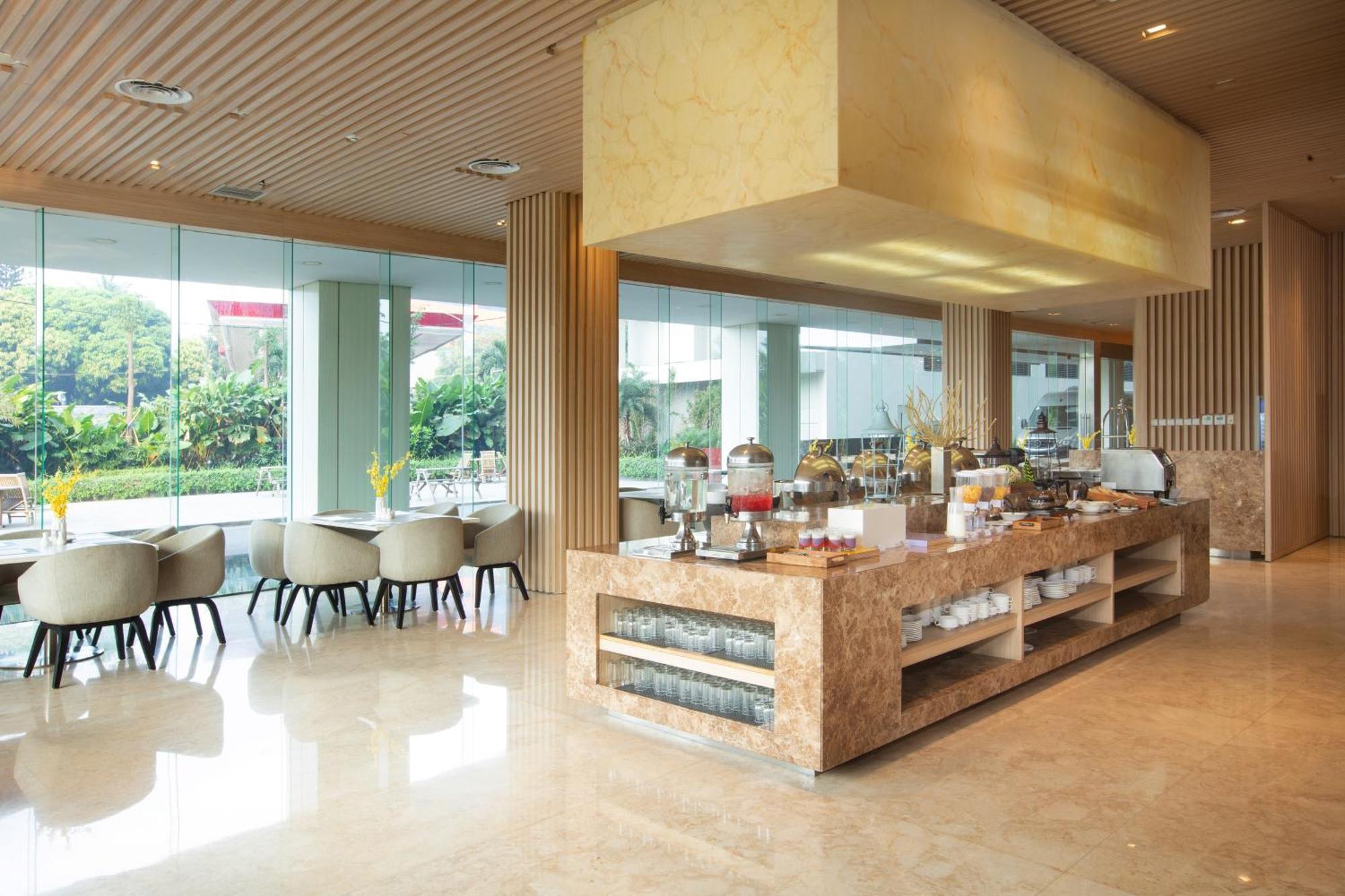 Louis Kienne Cikarang Hotel & Service Apartment Bekasi Exteriér fotografie